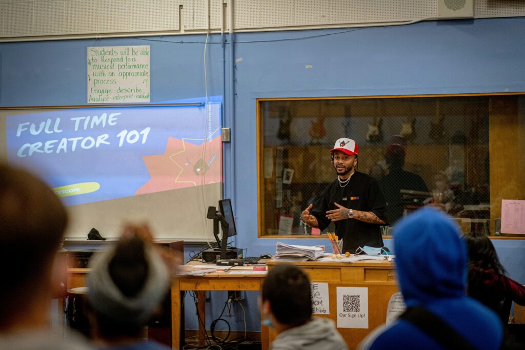 lexscope teaching a class on how to be a full-time creator